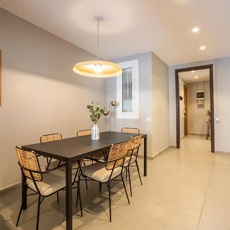 21mal1089-magnific Near Sagrada Familia * Барселона