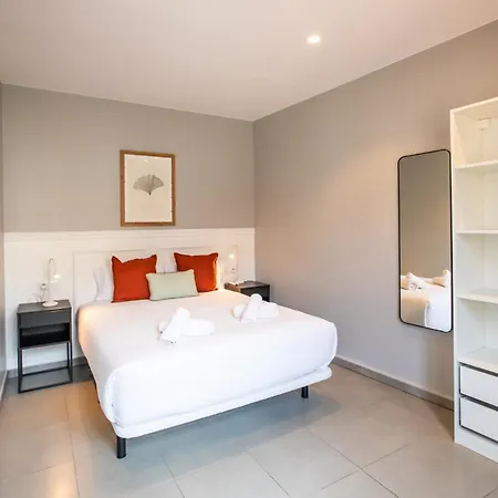 21mal1089-magnific Near Sagrada Familia * Барселона