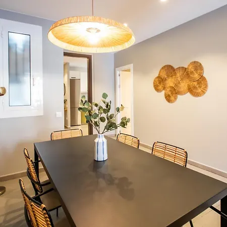 21mal1089-magnific Near Sagrada Familia Барселона